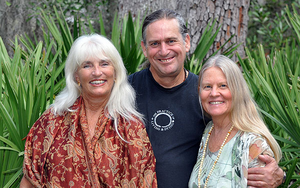 DiAnahita Kanoy with Bodhi and Leilah Be 2010